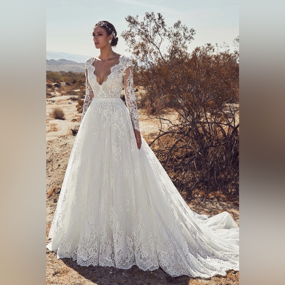 Calle Blanche Raven Lace Wedding Dress - Picture 4 of 8